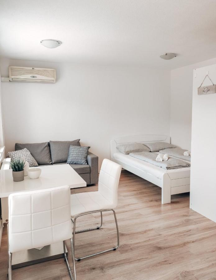 Studio Apartment Sanya Ljubljana Eksteriør bilde